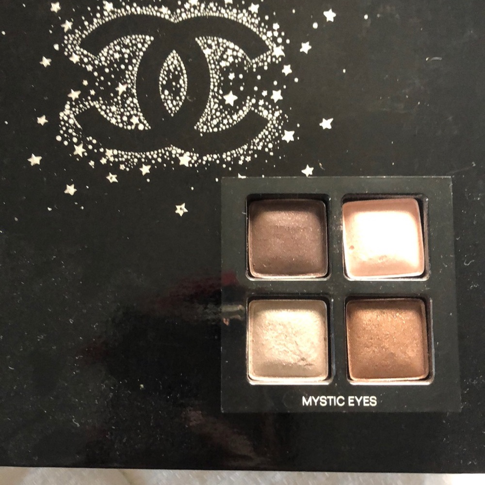 Quadra eyeshadow in Mystic Eyes